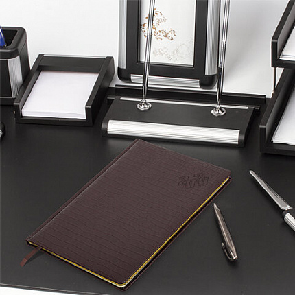 Еженедельник датированный 2026 БОЛЬШОЙ ФОРМАТ 210х297 мм, А4 BRAUBERG "Comodo", под кожу, коричневый, 117152