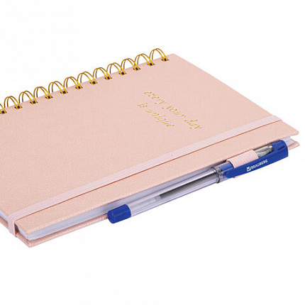 Бизнес-тетрадь на гребне А5 148х216 мм, BRAUBERG "Calipso" под кожу, резинка, клетка, 80 л., розовая, 116251