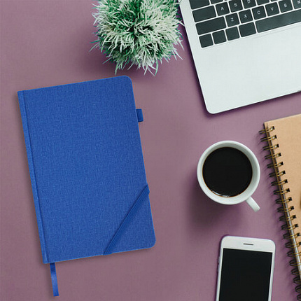 Ежедневник недатированный А5 138x213 мм BRAUBERG "Finest" под кожу, резинка, 136 л., синий, 111872