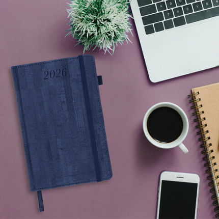 Ежедневник датированный 2026 А5 138x213 мм, BRAUBERG "Wood", под кожу, держатель для ручки, синий, 117106