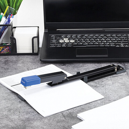 Степлер брошюровочный №24/6, №26/6 BRAUBERG "Extra", до 30 листов, на 150 скоб, черно-синий, 272720