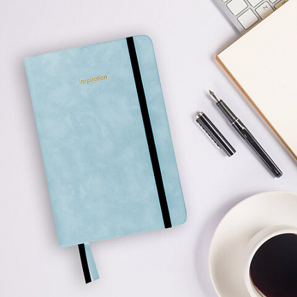 Ежедневник недатированный А5 138x213 мм, BRAUBERG "Velvet", резинка, держатель, 160 л., серо-голубой, 116245