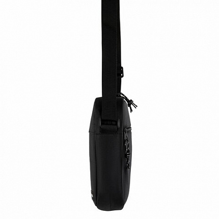 Сумка на плечо HEIKKI COMPACT (ХЕЙКИ), два кармана, черная, 22х17х6 см, 272630