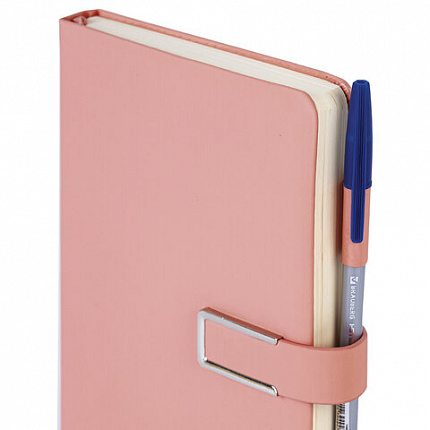 Ежедневник недатированный А5 143х210мм BRAUBERG Deluxe, под кожу, магнит 160л, розовый, 117143