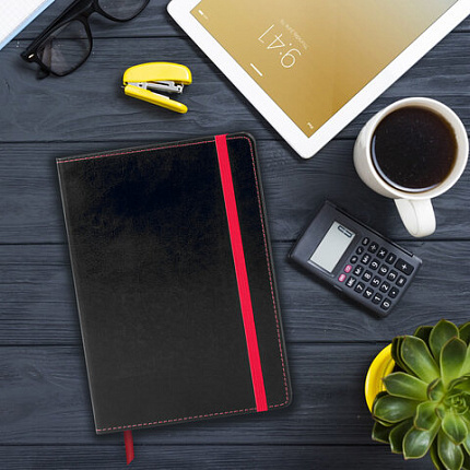 Блокнот А5 (148x218 мм), BRAUBERG "Office", под кожу, 80 л., резинка, клетка, черный, 111027