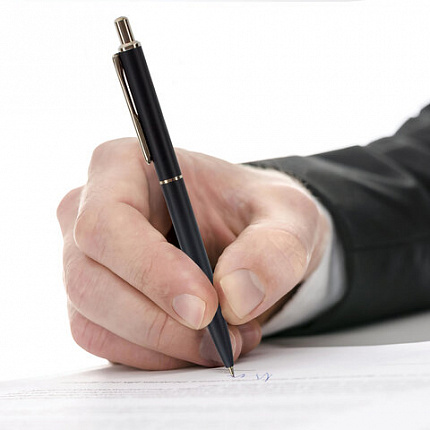 Ручка подарочная шариковая BRAUBERG "Larghetto", СИНЯЯ, корпус черный с хромированными деталями, линия письма 0,5 мм, 143476