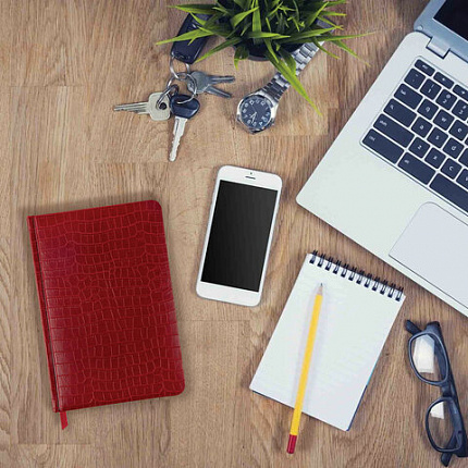 Ежедневник недатированный А5 138х213 мм BRAUBERG "Comodo" под кожу, 160 л., красный, 123840