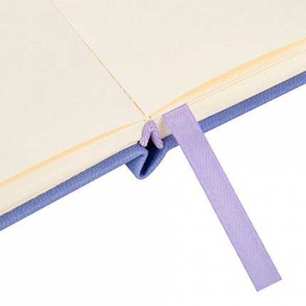 Скетчбук, слоновая кость 140 г/м2 120х120 мм, 80 л., КОЖЗАМ, резинка, BRAUBERG ART CLASSIC, пастель сиреневый, 116877