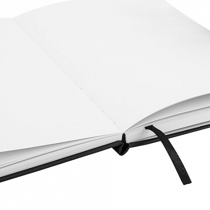 Скетчбук, белая бумага 140 г/м2 130х210 мм, 80 л., КОЖЗАМ, застежка, BRAUBERG ART CLASSIC, черный, 116461