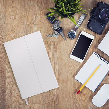 Ежедневник недатированный А5 138х213 мм BRAUBERG "Towny", под кожу, магнитный клапан, 160 л., белый, 114459