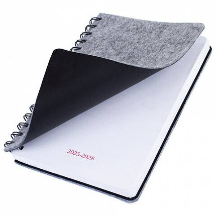 Ежедневник недатированный А5 135х210мм BRAUBERG Felt на гребне, войлок, кнопка 160л, серый, 117133