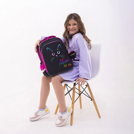 Ранец BRAUBERG QUADRO, 3 отделения, с брелоком, "Black cat", 37х28х18 см, 271358