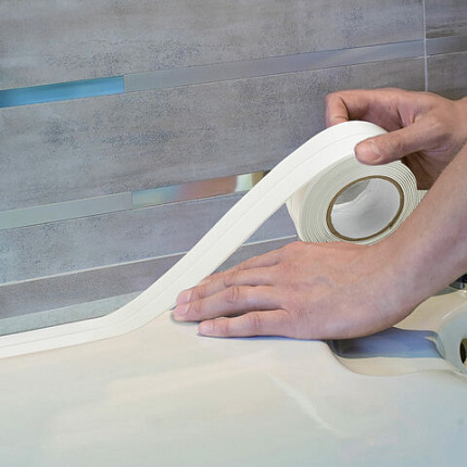 Клейкая лента бордюрная для ванны и кухни 38 мм х 3,35 м, белая, акриловая основа, LAIMA, 608772
