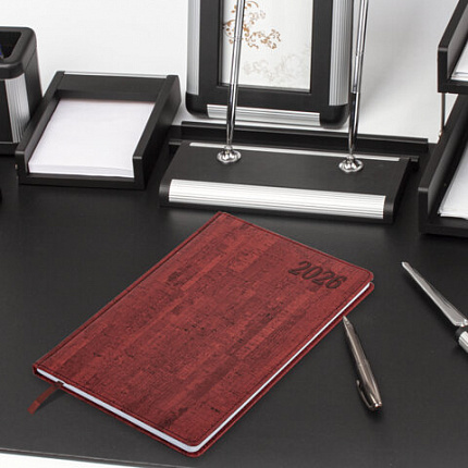 Еженедельник датированный 2026 БОЛЬШОЙ ФОРМАТ 210х297 мм, А4 BRAUBERG "Wood", под кожу, бордо, 117159