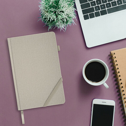 Ежедневник недатированный А5 138x213 мм BRAUBERG "Finest" под кожу, резинка, 136 л., бежевый, 111871