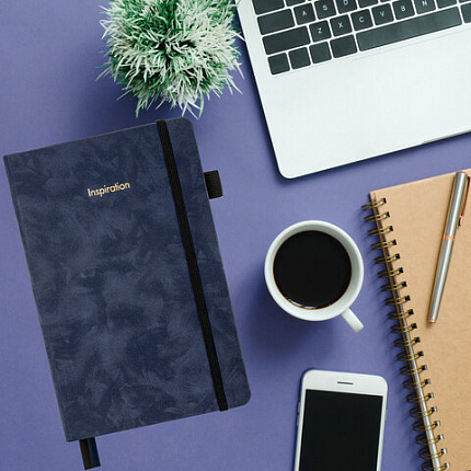 Блокнот А5 138x213 мм, BRAUBERG "Velvet", резинка, держатель, 80 л., клетка, синий, 116239