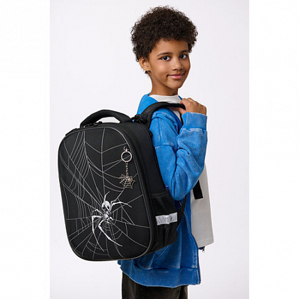 Ранец BRAUBERG SHINY, 2 отделения, с брелком, "Spider attack", СВЕТЯЩИЙСЯ РИСУНОК, 38х28х14 см, 274425