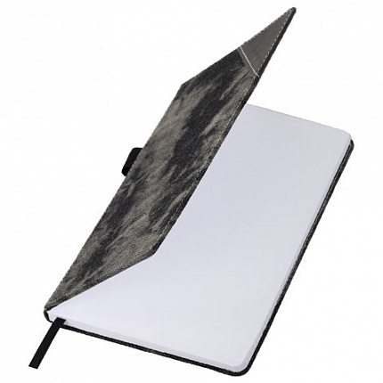 Блокнот А5 135x210мм BRAUBERG Denim, ткань/экокожа, резинка, держатель, 80л клетка, черный, 117140