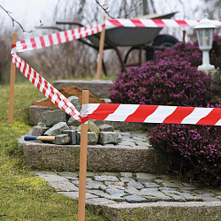 Лента оградительная сигнальная красно-белая, 50 мм х 200 м, BRAUBERG "Грандмастер", полиэтилен, 604890