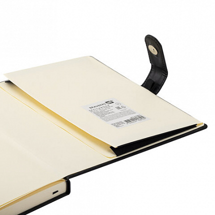 Скетчбук, слоновая кость 140 г/м2, 200х200 мм, 80 л., КОЖЗАМ, застежка, BRAUBERG ART CLASSIC, черный, 116462