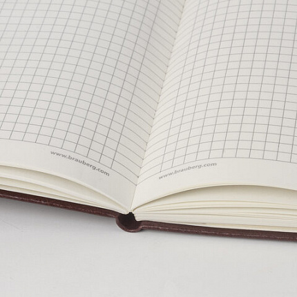 Блокнот А5 (148x218 мм), BRAUBERG "Metropolis", балакрон, 80 л., резинка, клетка, коричневый, 111586