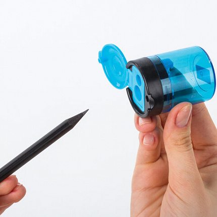 Точилка BRAUBERG "Office Round", 2 отверстия для чернографитных карандашей (в том числе утолщенных), с контейнером, ассорти, 228446