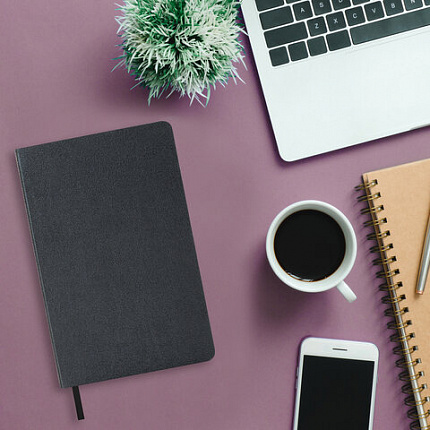 Ежедневник недатированный А5 138х213 мм BRAUBERG "Metallic", под кожу, 136 л., гибкий, черный, 113374