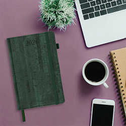 Ежедневник датированный 2026 А5 138x213 мм, BRAUBERG "Wood", под кожу, держатель для ручки, зеленый, 117109