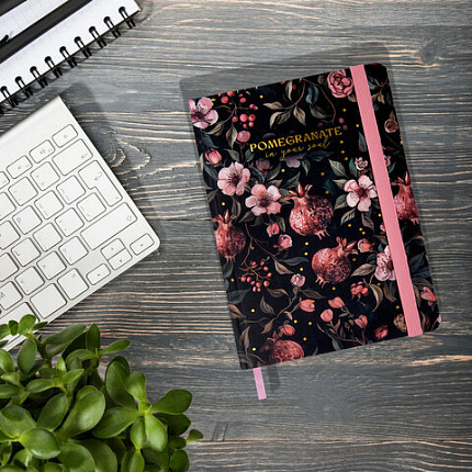 Ежедневник недатированный с резинкой А5 145х203 мм, BRAUBERG, твердый, фольга, 128 л., "Pomegranate", 116293