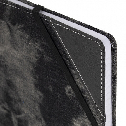 Блокнот А5 135x210мм BRAUBERG Denim, ткань/экокожа, резинка, держатель, 80л клетка, черный, 117140