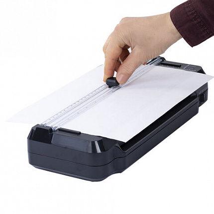 Ламинатор 3 в 1 BRAUBERG CHF-02, А4, 60-150 мкм, 30 см/мин, со встроенным резаком и обрезчиком углов, В ПОДАРОК набор пленок 40 шт., 532862