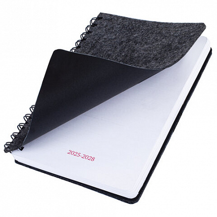 Ежедневник недатированный А5 135х210мм BRAUBERG "Felt" на гребне, войлок, кнопка 160л, черный, 117132